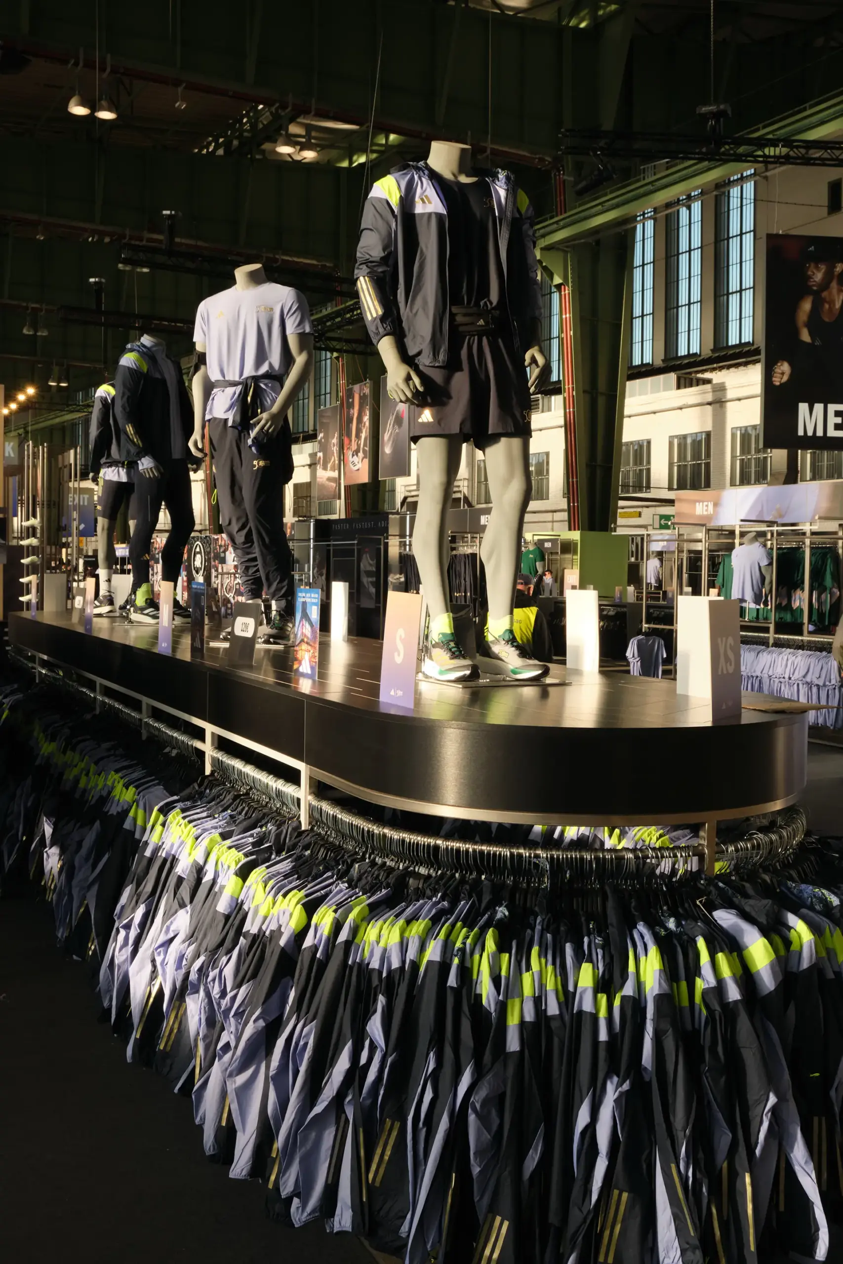 240927_adidas_bm24_029_Legend-Jacket-Tables